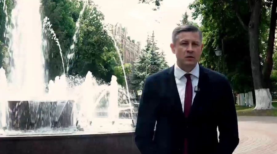 Врио губернатора Брянской области Егор Ковальчук поздравил выпускников с Последним звонком