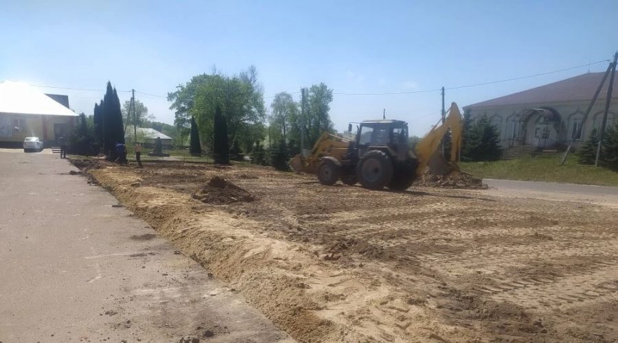 В Клинцовском районе в рамках госпрограммы благоустраивают площадь