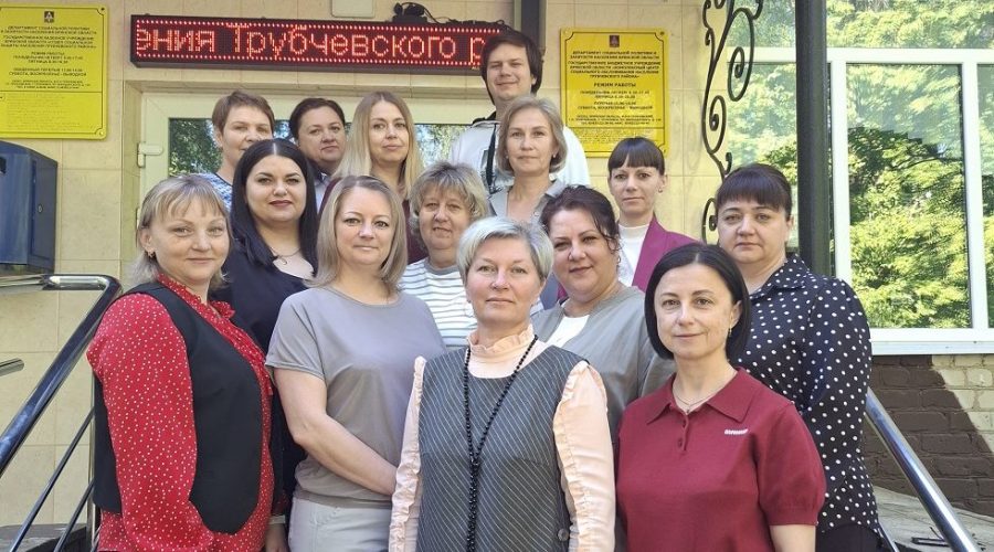 Сотрудники отдела соцзащиты населения Трубчевского района отмечают свой профессиональный праздник