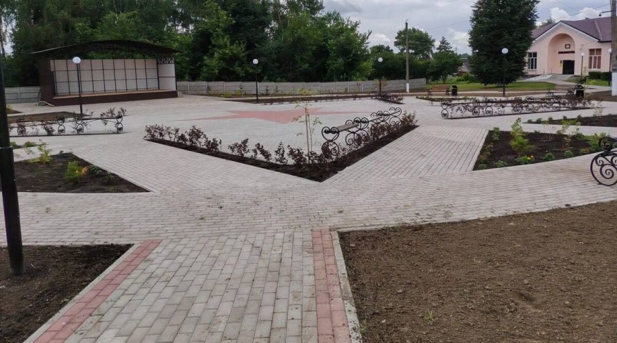 В Выгоничах Брянской области благоустроили Аллею Славы