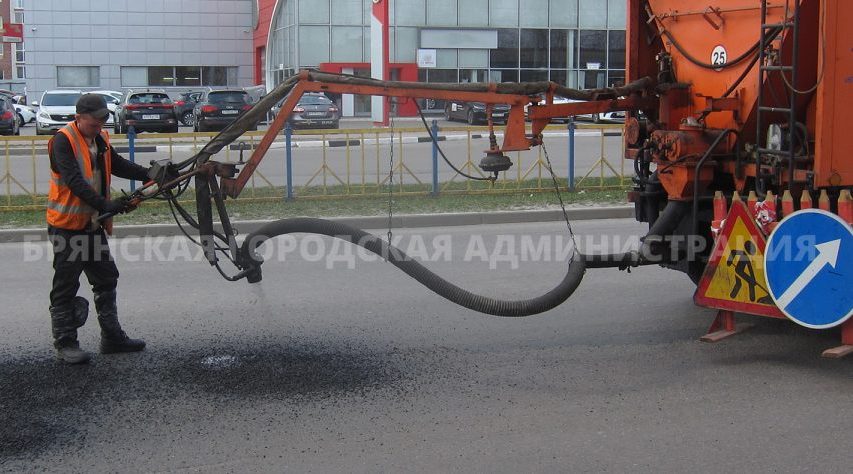Брянские дороги продолжают активно ремонтировать
