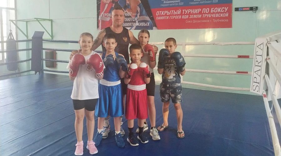 В Трубчевской спортшколе к работе приступает новый тренер по боксу