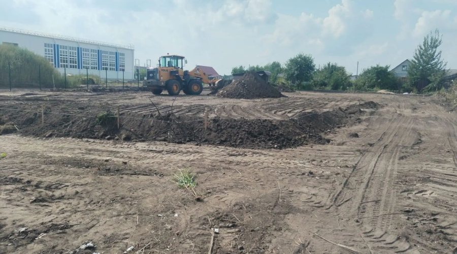 В Трубчевске по нацпроекту строят новую спортплощадку