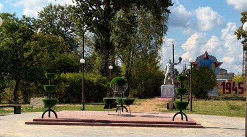 В брянском поселке Ивот завершили благоустройство сквера «Победа»