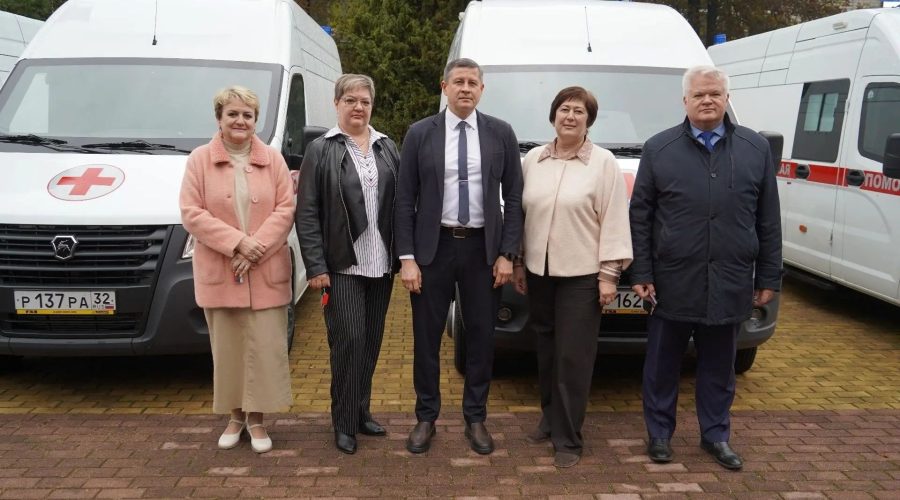 11 автомобилей передали медучреждениям Брянщины