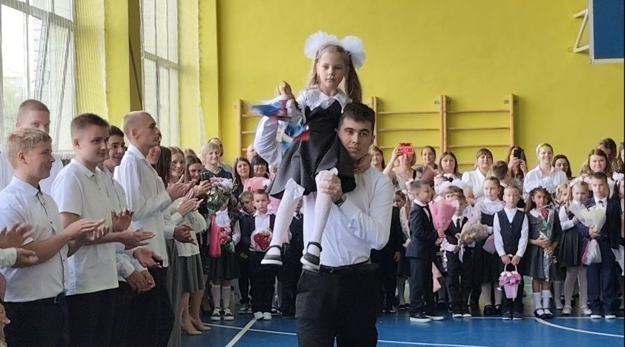 В Трубчевской СОШ №2 им. А. С. Пушкина прошел праздник Первого звонка
