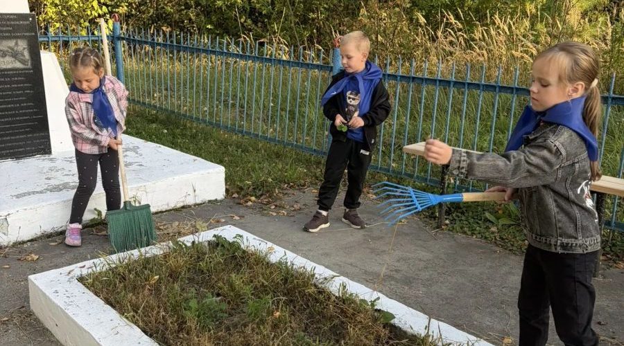 Воспитанники трубчевского детсада «Теремок» стали участниками патриотического субботника