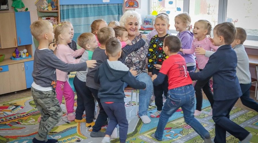 Егор Ковальчук поздравил воспитателей и всех дошкольных работников с профессиональным праздником