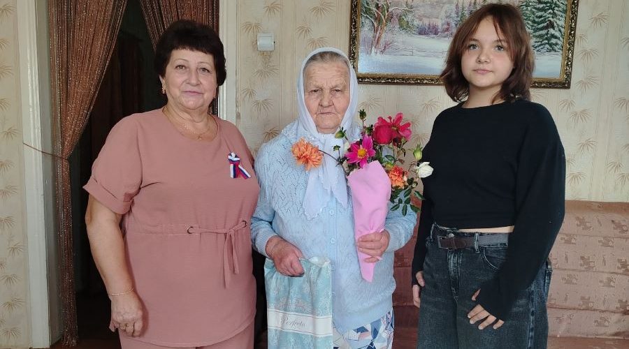 В трубчевском Усохе накануне 17 сентября поздравили с праздником малолетнюю узницу
