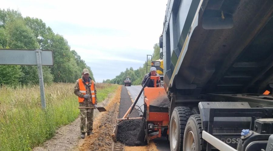 В Жуковском районе Брянщины по нацпроекту ремонтируют участок дороги