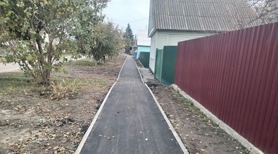 В Трубчевске продолжают строить и ремонтировать тротуары