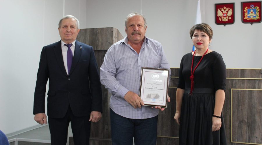 В Суземском районе Брянщины педагогам вручили награды