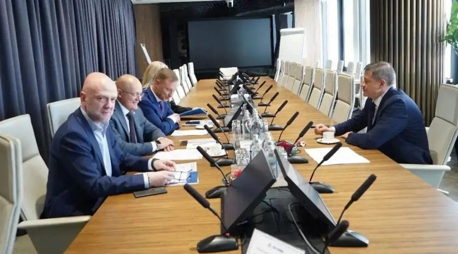 Губернатор Брянской области Егор Ковальчук провел встречу с руководителями «Газпромбанка»