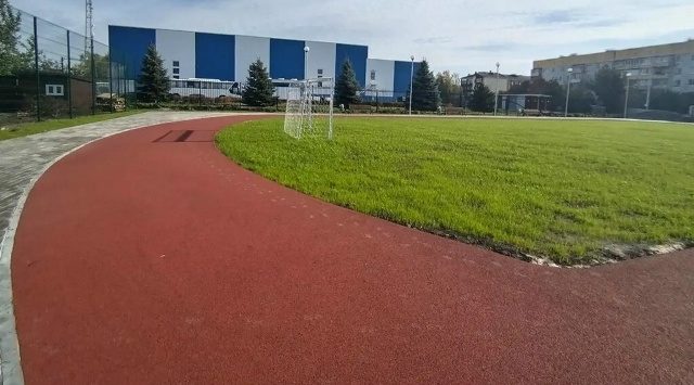В Трубчевске по нацпроекту завершается благоустройство спортплощадки