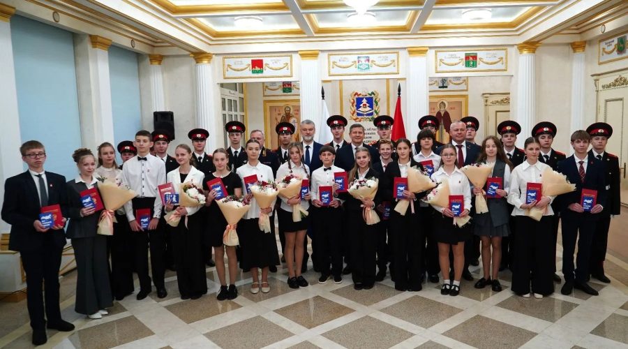 Юным брянцам вручили паспорта