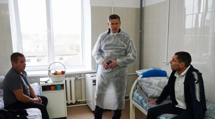 Губернатор Брянщины навестил пострадавших пассажиров автобуса после атаки ВСУ