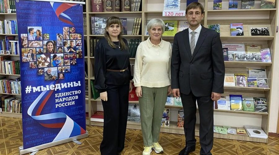 В Трубчевской районной библиотеке побывал директор заповедника «Брянский лес» Дмитрий Татаров